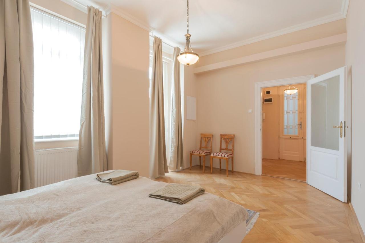 Opera & Basilica 2 Bedrooms With Balcony 布达佩斯 外观 照片