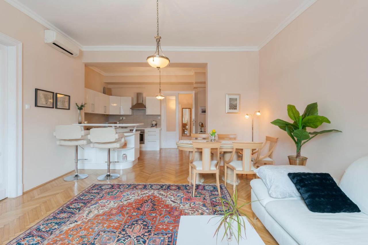 Opera & Basilica 2 Bedrooms With Balcony 布达佩斯 外观 照片