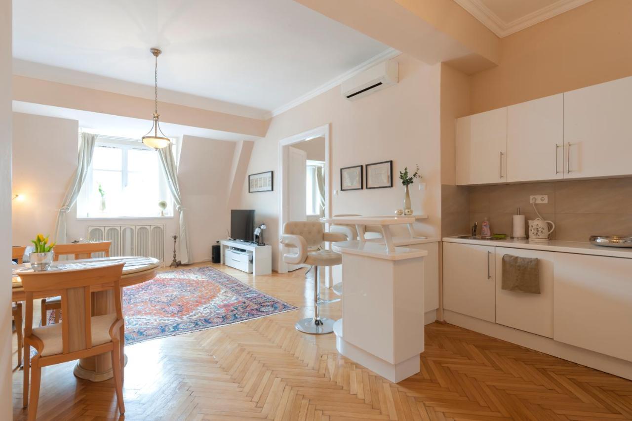Opera & Basilica 2 Bedrooms With Balcony 布达佩斯 外观 照片