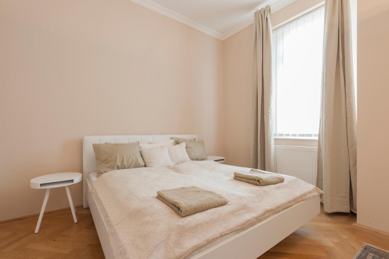 Opera & Basilica 2 Bedrooms With Balcony 布达佩斯 外观 照片