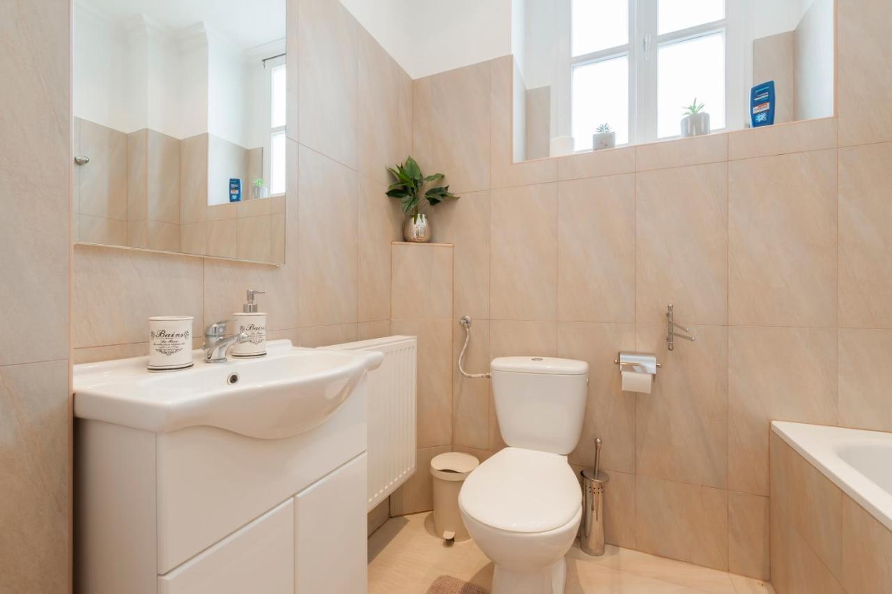 Opera & Basilica 2 Bedrooms With Balcony 布达佩斯 外观 照片